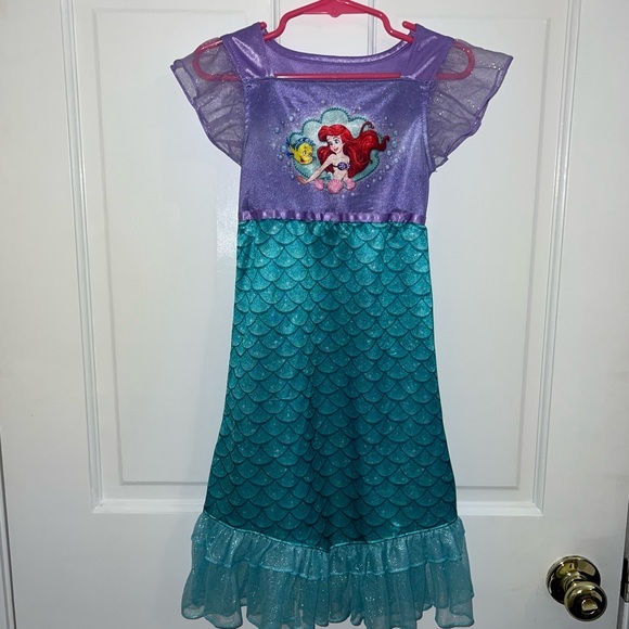 Girls Disney night gown. The little mermaid. Size 4T.